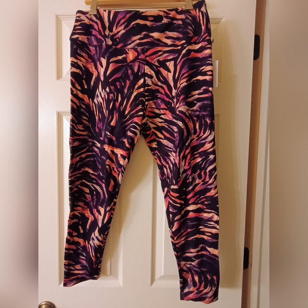 Vibrant Soft Surroundings Superslim Tiger Print Leggings Size LP